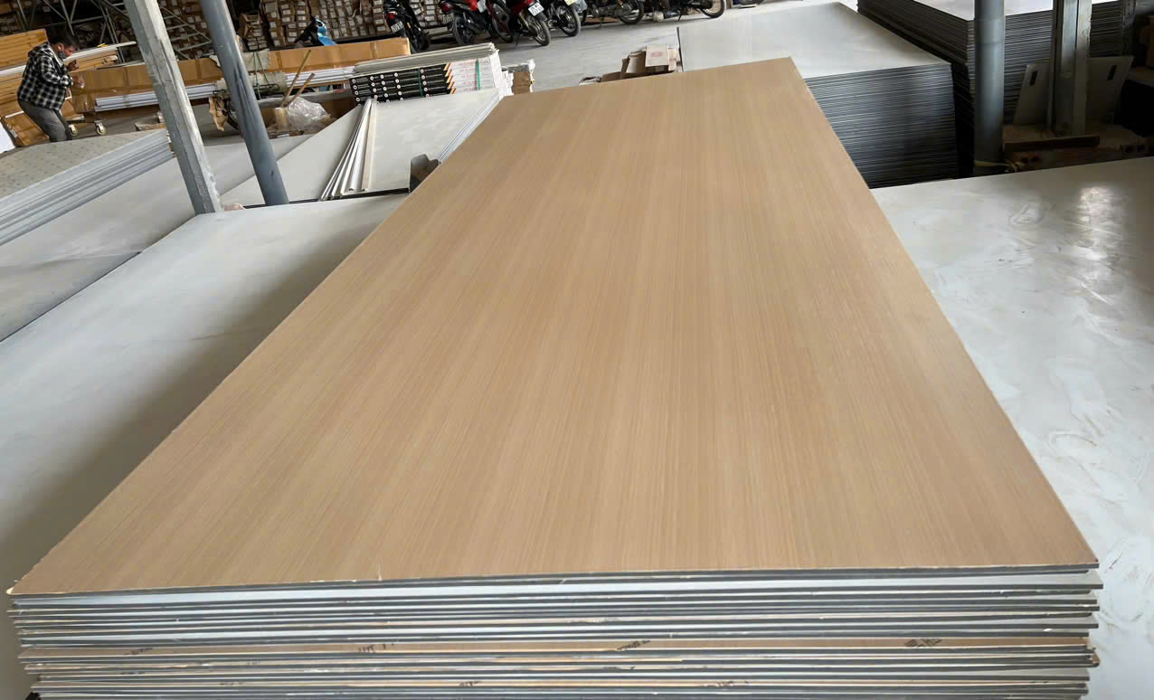 Tấm ốp sợi than tre HTHN - Vân GỖ 5mm- 8mm