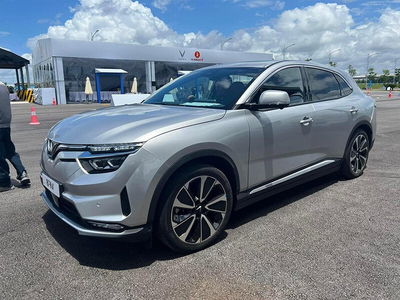 Ô tô điện VinFast VF8