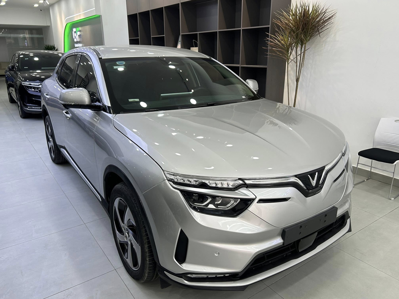 VF8 Plus -GIÁ LĂN BÁNH - ĐÃ BAO GỒM PIN