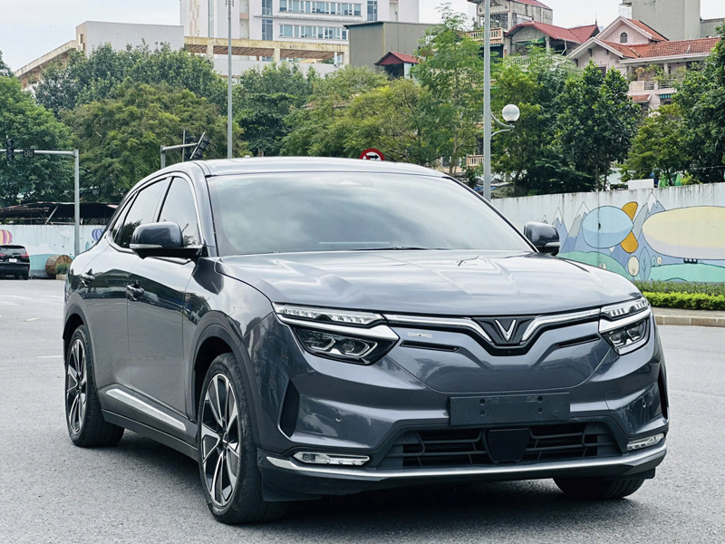 VF8 Plus -GIÁ LĂN BÁNH - ĐÃ BAO GỒM PIN