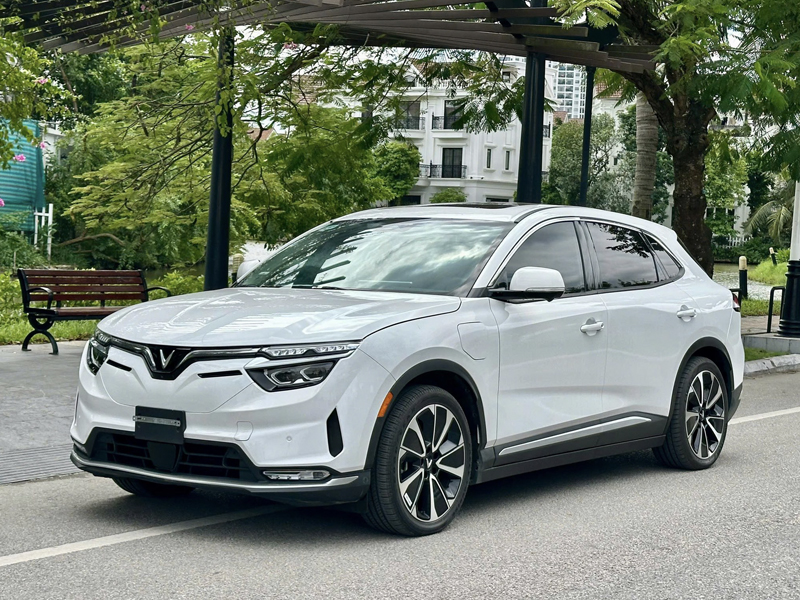 VF8 Plus -GIÁ LĂN BÁNH - ĐÃ BAO GỒM PIN