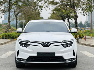 VF8 Plus -GIÁ LĂN BÁNH - ĐÃ BAO GỒM PIN