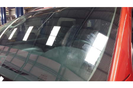 Video xử lý kính xe bán tải bị trầy xước