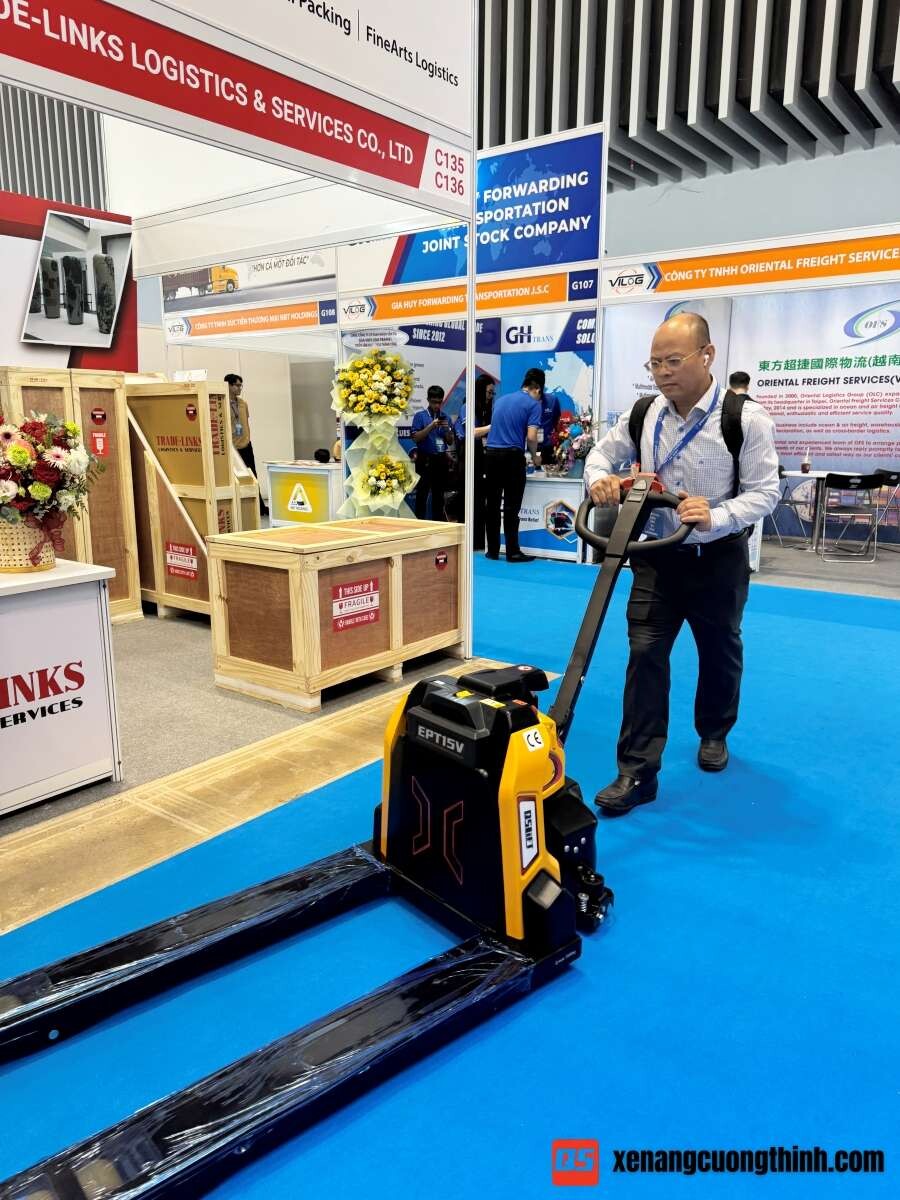 Xe Nâng Tay Điện EPT15V - Trưng Bày Tại VILOG 2025