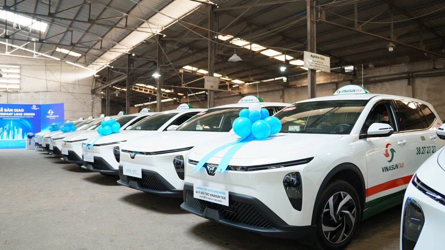 GIỮA SỨC ÉP CỦA THỊ TRƯỜNG XE ĐIỆN, VINASUN LẬP TỨC BỔ SUNG XE ĐIỆN VINFAST LIMO GREEN VÀO ĐỘI XE