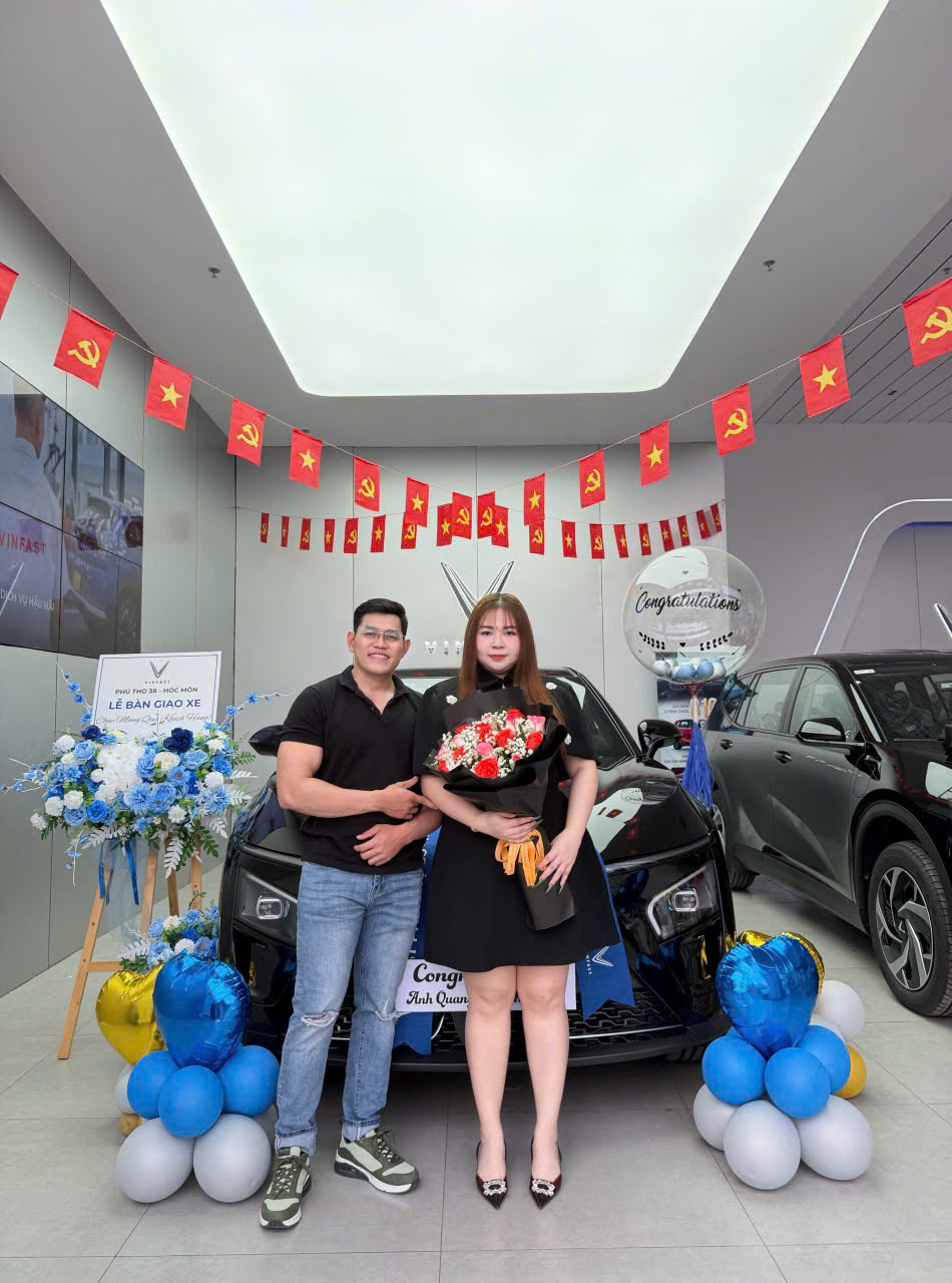 VINFAST HÓC MÔN HÂN HẠNH BÀN GIAO VINFAST VF7 PLUS NÂNG CAO 2 CẦU SANG TRỌNG VỀ VỚI GIA ĐÌNH KHÁCH HÀNG