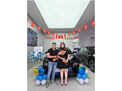 VINFAST HÓC MÔN HÂN HẠNH BÀN GIAO VINFAST VF7 PLUS NÂNG CAO 2 CẦU SANG TRỌNG VỀ VỚI GIA ĐÌNH KHÁCH HÀNG