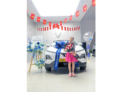 VINFAST HÓC MÔN TRÂN TRỌNG BÀN GIAO VF6 ECO - MÀU TRẮNG VỀ VỚI GIA ĐÌNH CHỊ GÁI - TÂN THUẬN- TP. HỒ CHÍ MINH