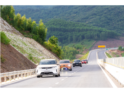 VINFAST LẬP KỶ LỤC VIỆT NAM - CÁN MỐC 100.000 Ô TÔ BÁN RA TRONG 3 QUÝ ĐẦU NĂM