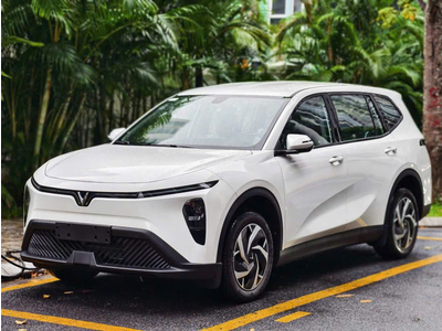 VinFast Limo Green 2026: Giá Lăn Bánh, Thông Số & Đánh Giá