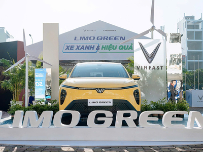 VinFast Limo Green