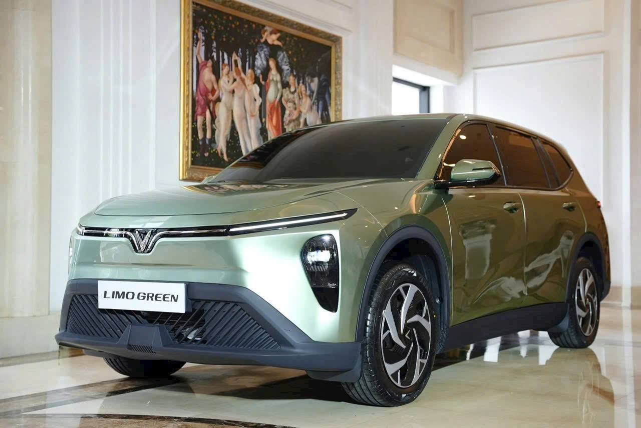 Vinfast Limo Green 7 chỗ