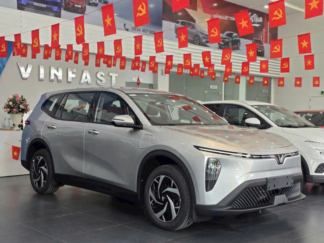 VinFast Limo Green 2026: Giá Lăn Bánh, Thông Số & Đánh Giá