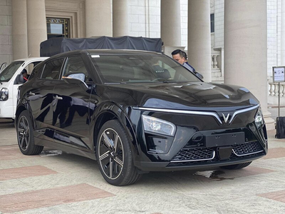 VinFast VF7 Eco 2025