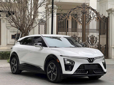 VinFast VF7 Plus