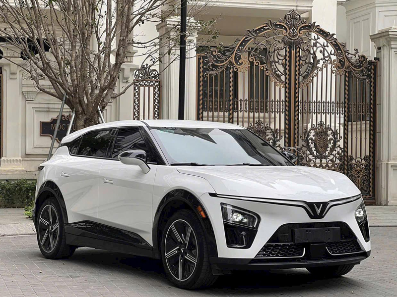 VinFast VF7 Plus