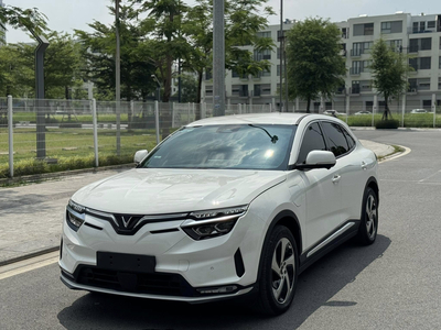 VinFast VF8 Eco 2025