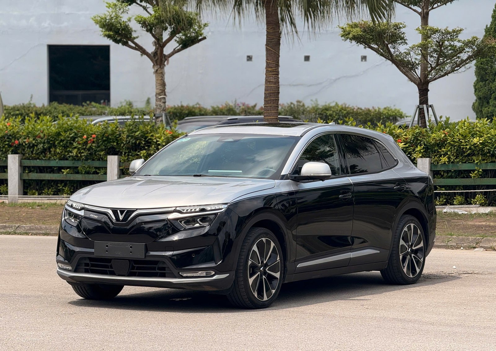 VinFast VF8 Plus Lướt 2024 - Màu Đen nóc bạc- Odo 3000 Km
