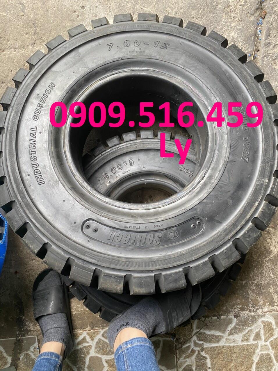 Vỏ đặc xe nâng 700-12 solitech