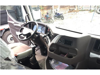 XE TẢI THÙNG CHENGLONG H7 8×4 330HP (THÙNG MUI BẠT)