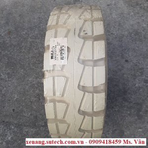 Lốp đặc xe nâng màu trắng