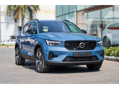 Volvo XC40 Ultra Dark