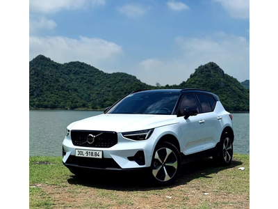 Volvo XC40 Ultra Dark