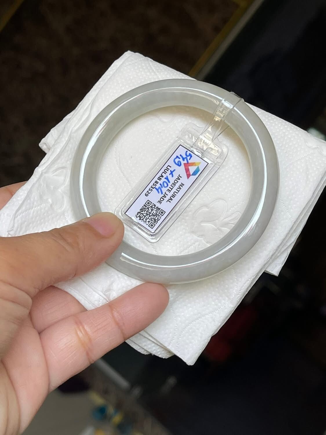 Vòng tím phớt ánh lục nhạt