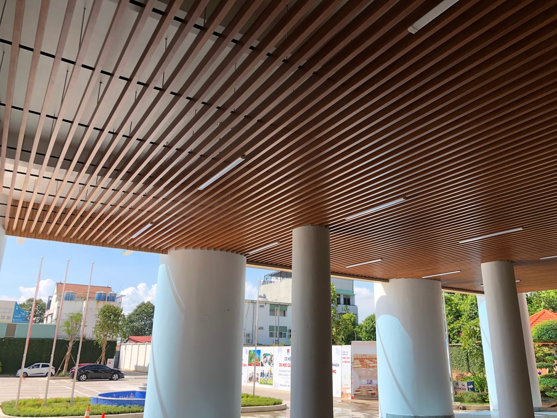 EW- Lam nhựa thả trần