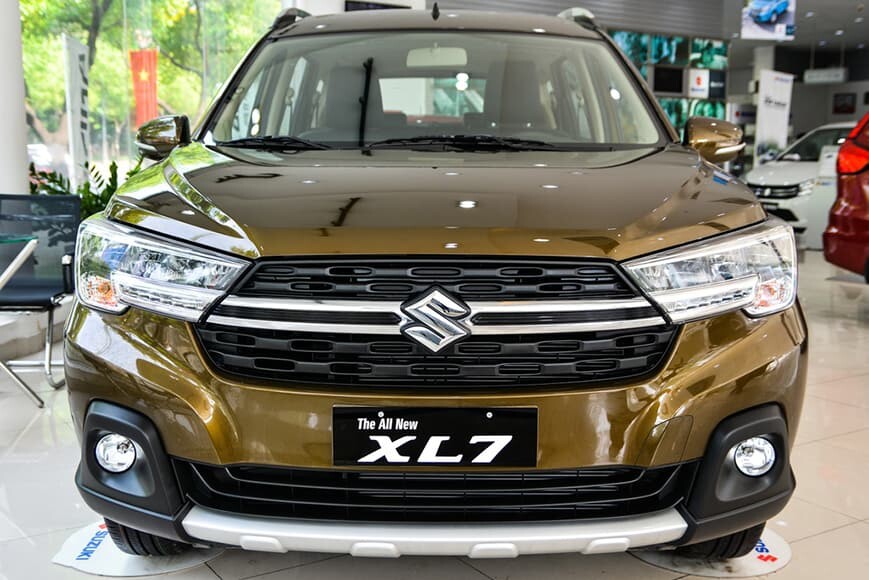 Xe 7 chỗ gầm cao Suzuki XL7