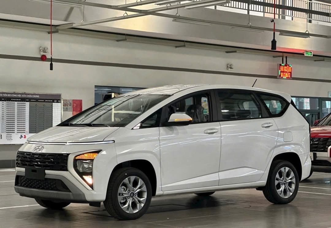 Xe 7 chỗ giá chưa tới 500 triệu đang ưu đãi hơn 100 triệu đồng, bảo hành tới 8 năm