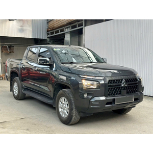Xe lướt Mitsubishi Triton phiên bản tiêu chuẩn GLX màu xám
