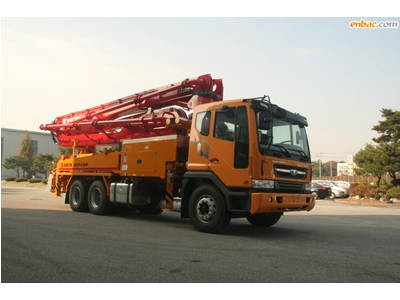 Xe bơm bê tông cần Junjin 38 mét 5 đoạn