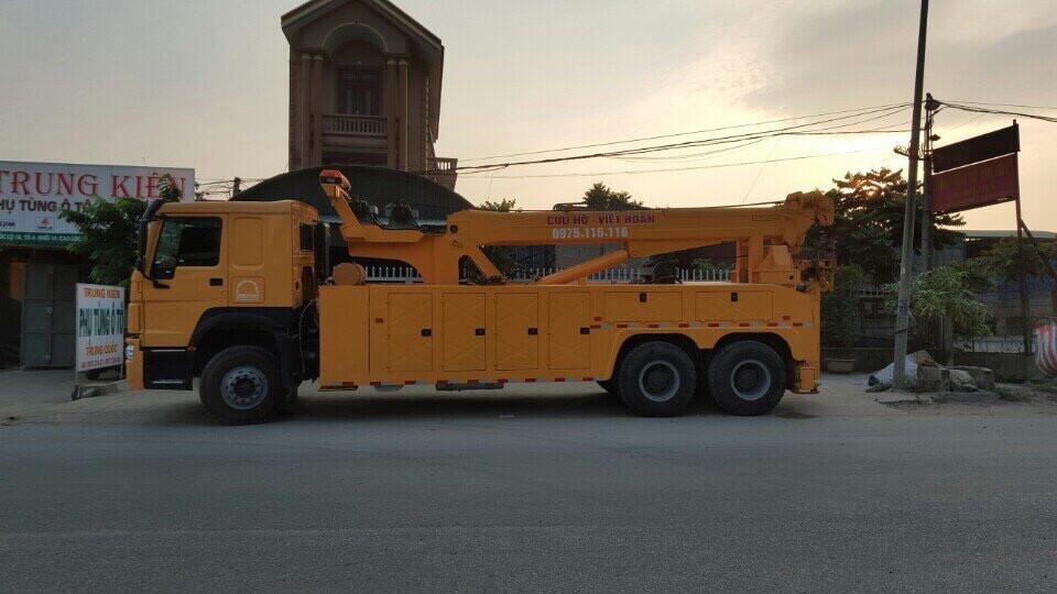 xe cứu hộ giao thông howo 3 chân nhập khẩu