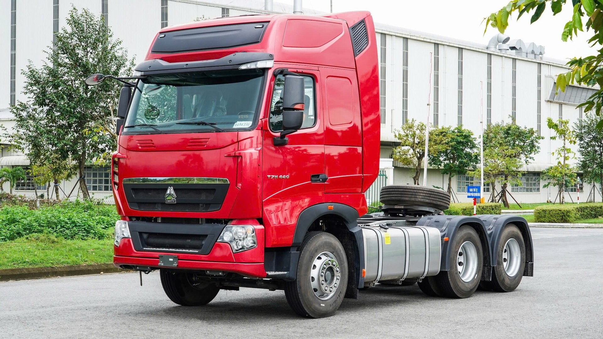 XE ĐẦU KÉO HOWO SINOTRUK T7H 6X4 CẦU DẦU