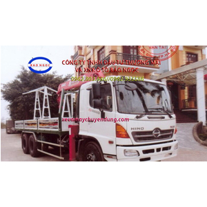 XE HINO CHỞ KÍNH CÓ GẮN CẨU TỰ HÀNH