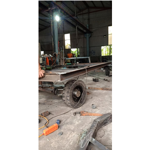 Sản xuất xe kéo hàng trong nhà máy, khu công nghiệp