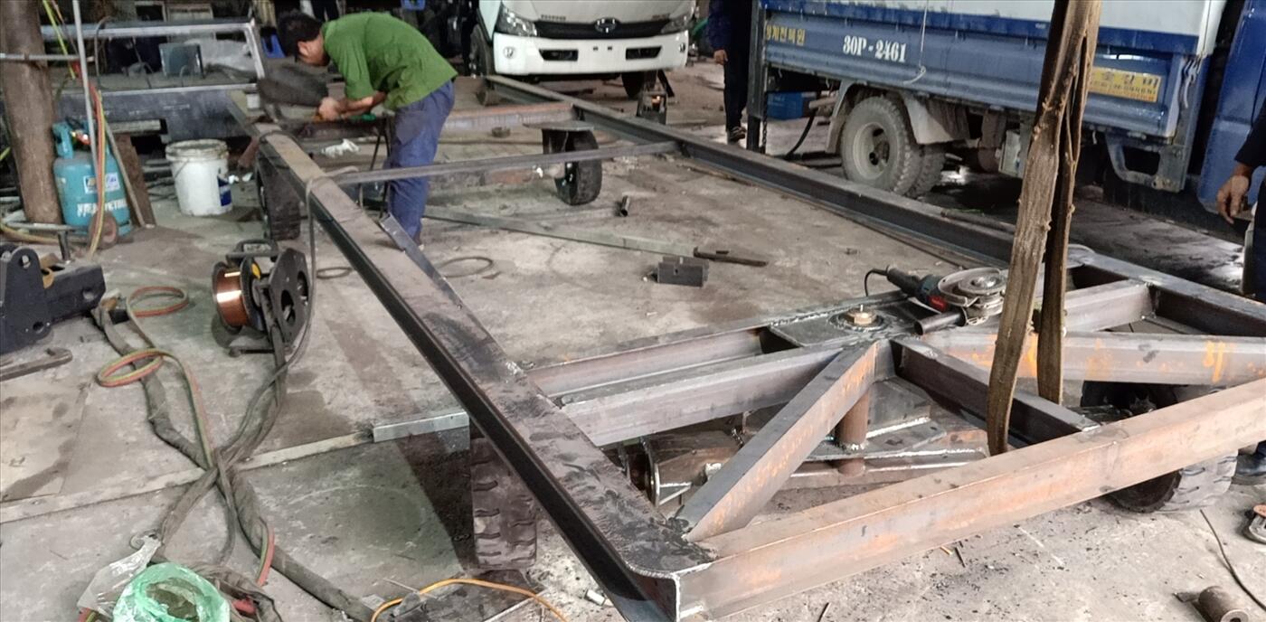 Xe kéo hàng trong nhà máy, khu công nghiệp