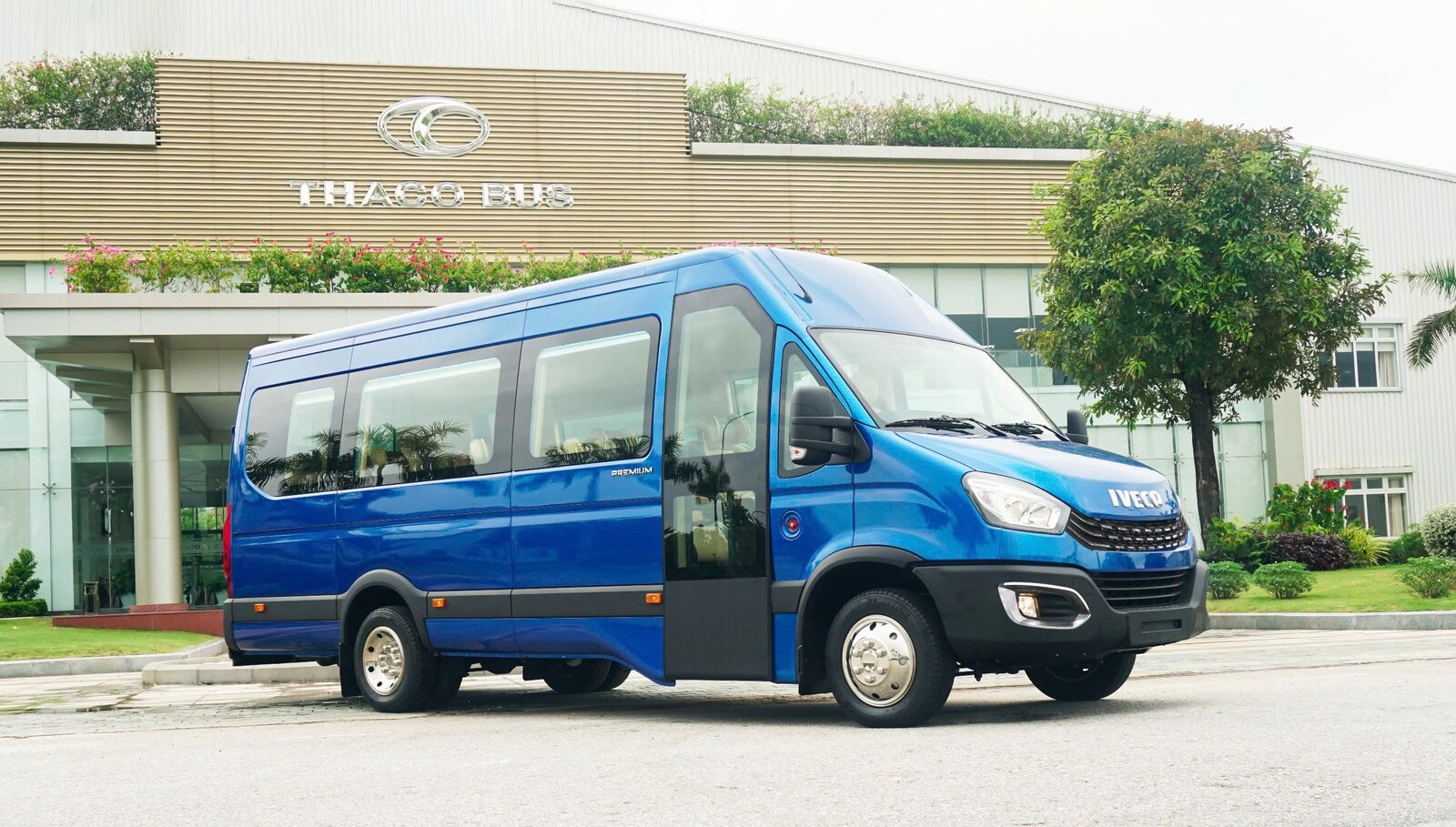 XE KHÁCH IVECO LIMOUSINE 11 CHỖ (IVECO DAILY PLUS)