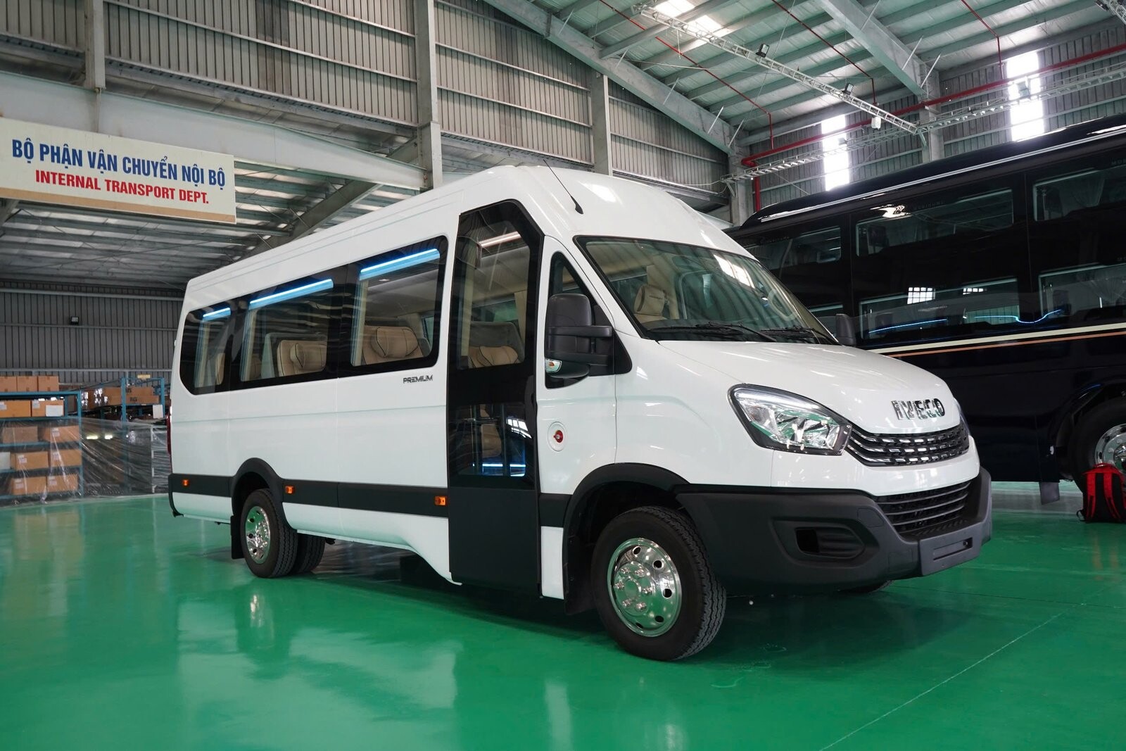 XE KHÁCH IVECO LIMOUSINE 9 CHỖ (IVECO DAILY PLUS)