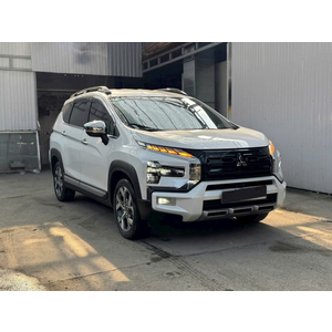 Xe LƯỚT Mitsubishi Xpander Cross 2024 màu trắng