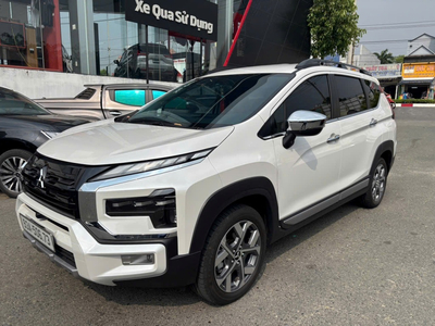 Xe LƯỚT Mitsubishi Xpander Cross 2025 màu trắng