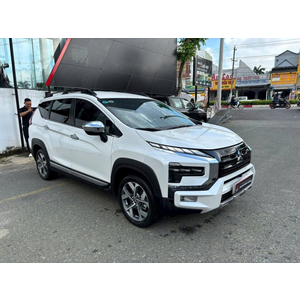 Xe lướt Mitsubishi Xpander Cross đời 2024 màu trắng