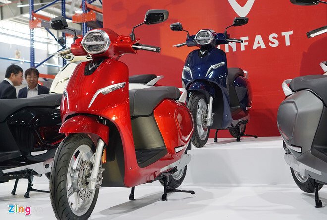 VinFast Klara sẽ có giá 21 và 35 triệu đồng cho 2 phiên bản dùng ắc quy axit-chì và pin Lithium-ion lô đầu tiên.