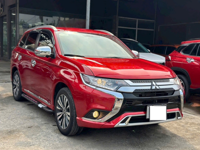 Xe Mitsubishi Outlander 2022 đã qua sử dụng màu đỏ