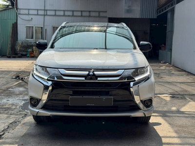 Xe CŨ Mitsubishi Outlander bản tiêu chuẩn 2019 màu trắng