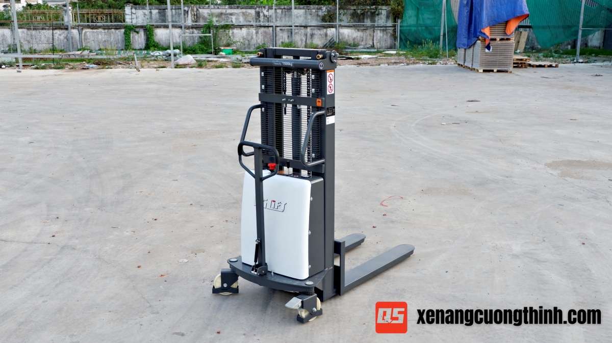 Xe nâng bán tự động 1.5 Tấn giá rẻ - chính hãng