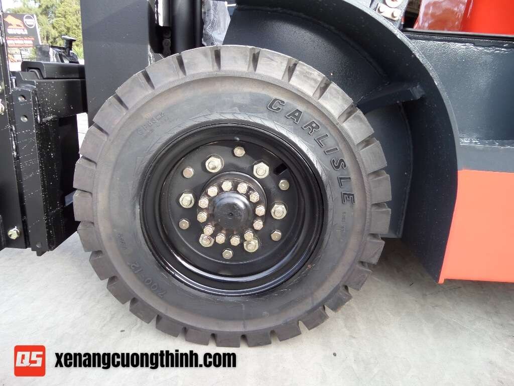 Xe nâng dầu 2.5 Tấn