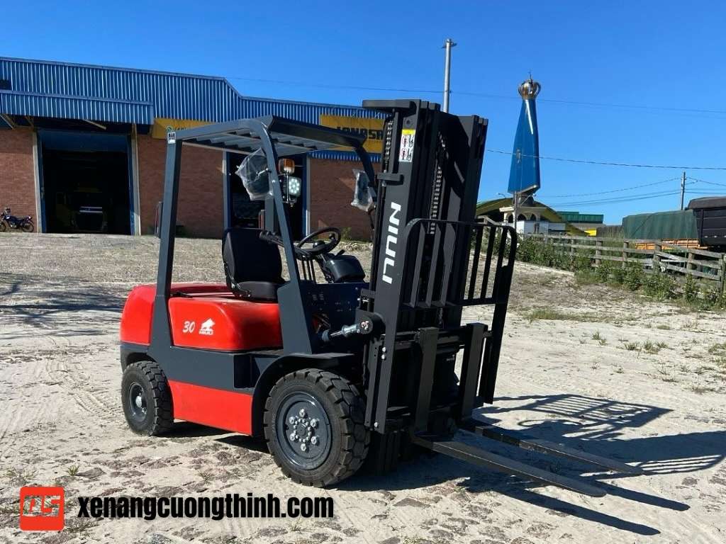 Xe nâng dầu 3 Tấn