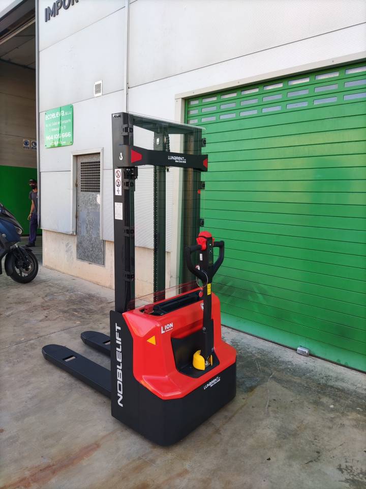 Xe nâng điện đi bộ lái 1 Tấn Noblelift